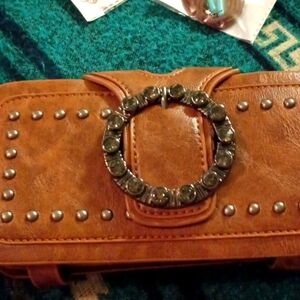 Beautiful crossbody with chain strap